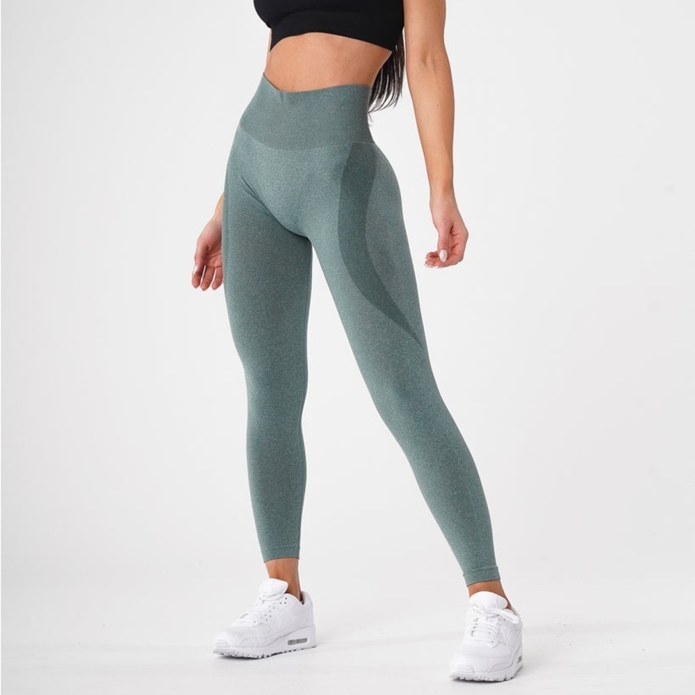 NVGTN Forest Green Seamless Leggings – Size Small